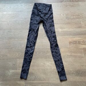 K-DEER legging, Black and white paisley pattern, Size XS
